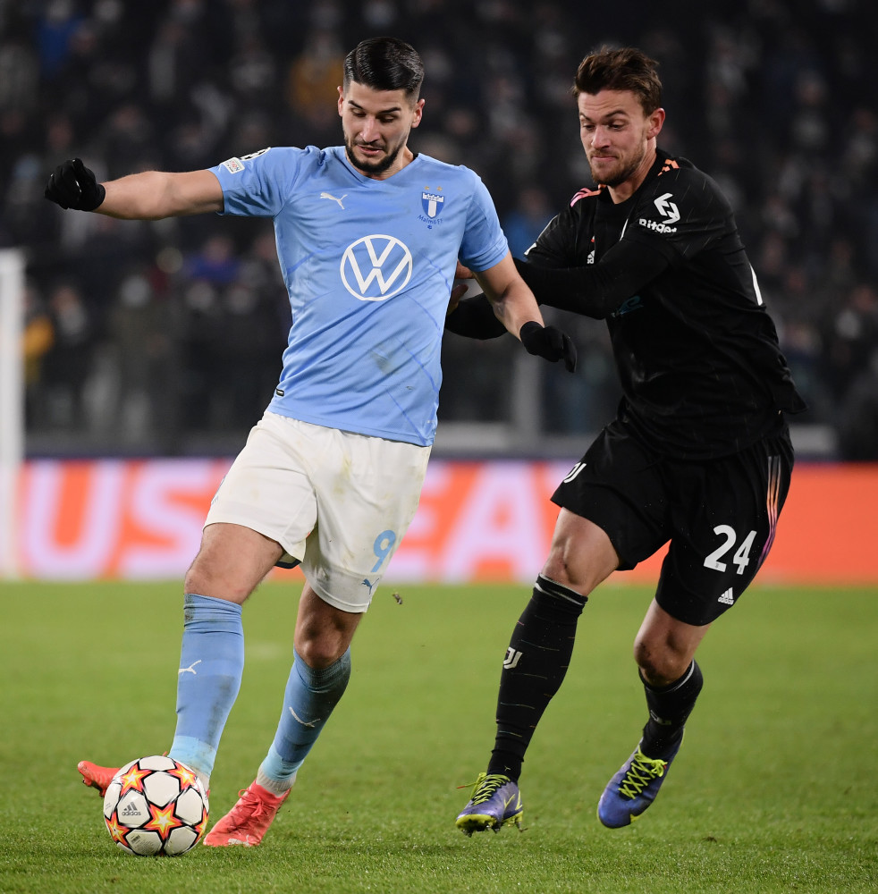 官方：大阪钢巴签下横滨水手前锋植中朝日，据悉年薪翻倍（大阪钢巴官宣引进横滨水手前锋植中朝日，年薪据报翻倍）