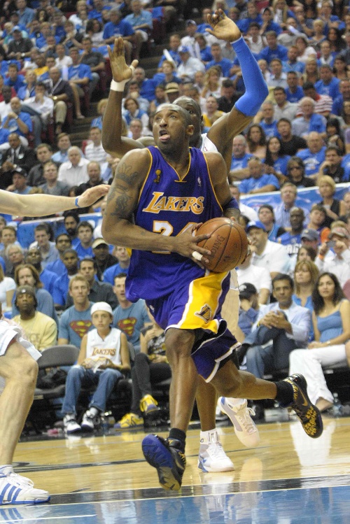 热刺1-1纽卡斯尔联，队长孙兴慜谢幕战，女团助兴【老佳】（热刺1-1战平纽卡，孙兴慜队长谢幕之夜，女团现场助阵【老佳】）