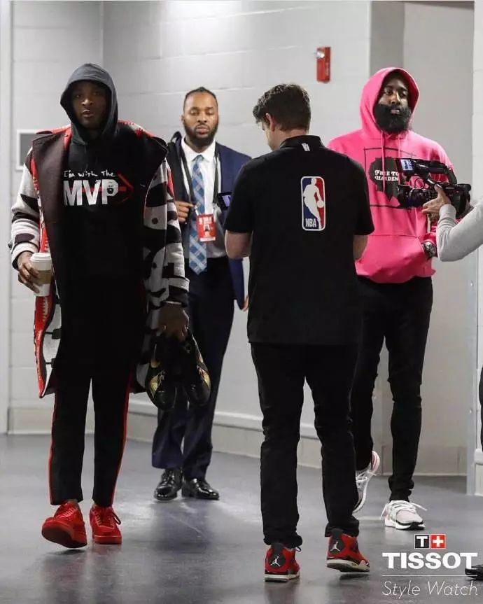 文班亚马谈逆转：我上场带来一些新活力&我们有非常好的射手（文班亚马谈球队翻盘：我登场注入活力，我们的射手群表现出色）