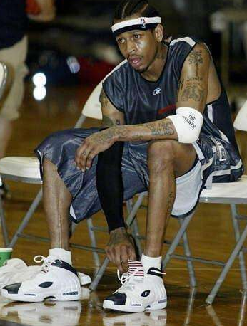 TA：球员版长袖球衣全面回归，实现从性能到美学的个性表达（TA：球员版长袖球衣重磅回归，以性能与美学共振诠释个性）