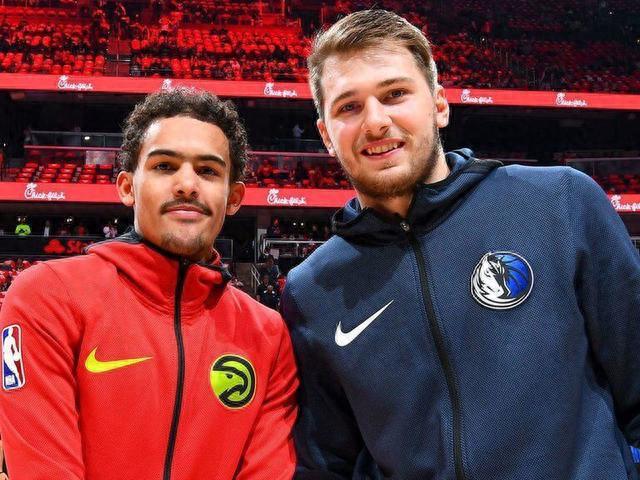 你是哪边的？本菲卡门将特鲁宾扑点后被队友阿劳若补射进球（尴尬一幕：本菲卡门将特鲁宾扑出点球，却被队友阿劳若补射破门）