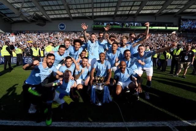 你故意的吧？范戴克防守传中时高举右手导致手球送点（范戴克防守传中时高举右手手球，被判点球）