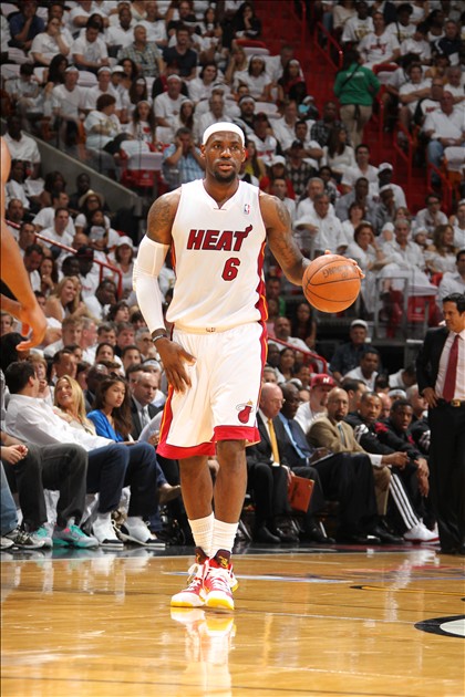 马宁入选2026世界杯候选裁判员培训名单，将经历最后一次考核（马宁入围2026年世界杯候选裁判培训名单，迎接最后一轮考核）