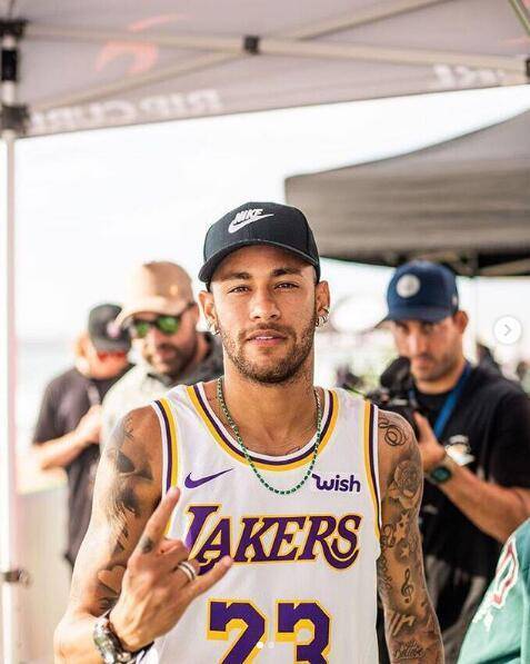 马明宇隔空给邵佳一加油：非常期待佳一率领国足走出低谷（马明宇隔空声援邵佳一：盼其率国足重振雄风）