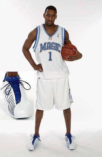 奥斯卡庆祝海港夺冠：我们是冠军！祝贺我的队友、朋友和球迷（奥斯卡庆贺海港问鼎：我们是冠军！致敬我的队友、朋友和球迷）