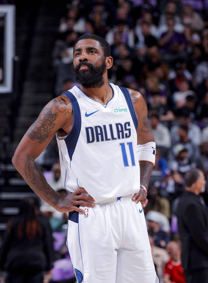 状态很一般！杰伦·布朗半场12中4拿到全队最高11分 另有4板（杰伦·布朗状态平平：半场12投4中拿下队内最高11分+4篮板）