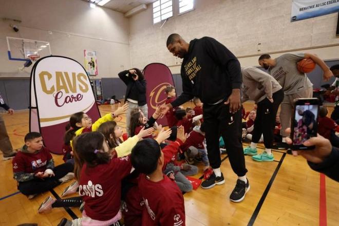 TA：那不勒斯满意霍伊伦的表现，他弥补了卢卡库伤缺的影响（TA：那不勒斯认可霍伊伦的发挥，他已有效填补卢卡库伤停留下的空缺）