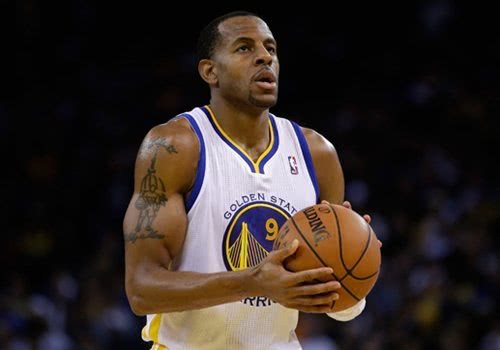 过去9次英超圣诞榜首5次最终夺冠，其余4次均是曼城逆袭（近9次英超圣诞榜首仅5次守住冠军，其余4次皆被曼城逆袭夺冠）