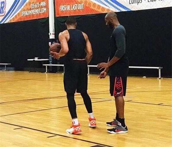 表现平平！拉文半场6中3拿到8分 正负值-12最低（拉文状态平淡 半场6投3中得8分 正负值-12全队垫底）